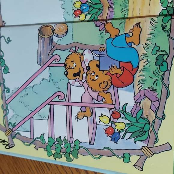 The Berenstain Bears And The Big Red Kite - Picture 3 of 14